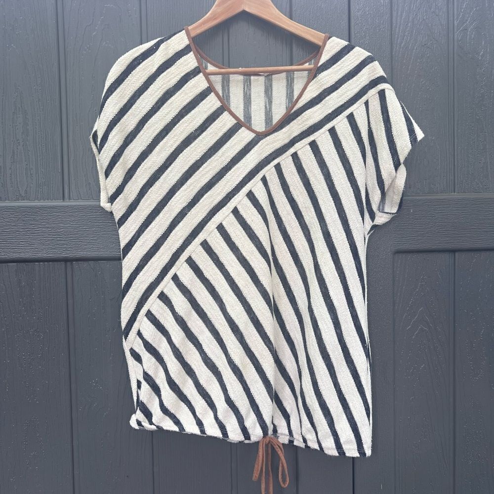 PARALLEL SKIES Women Size L White /Black Striped Sleeveless Round Neck Top